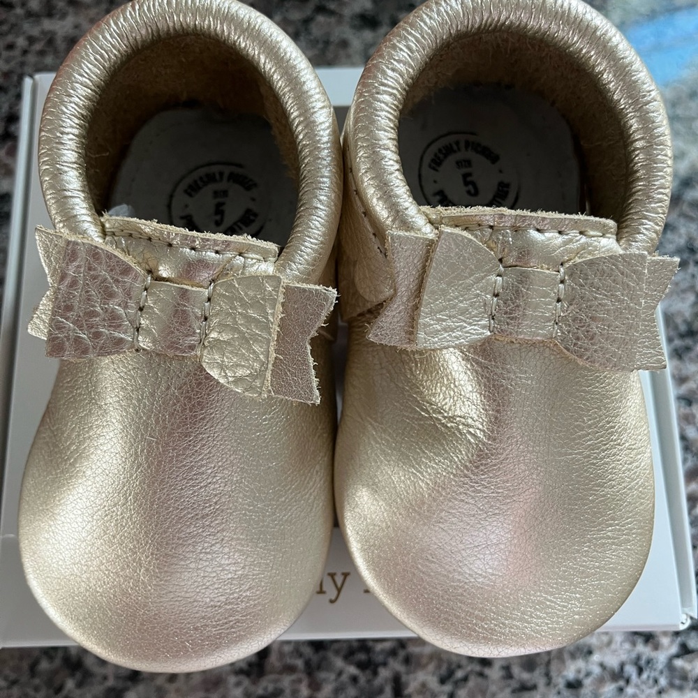NWT freshly picked gold mini soles